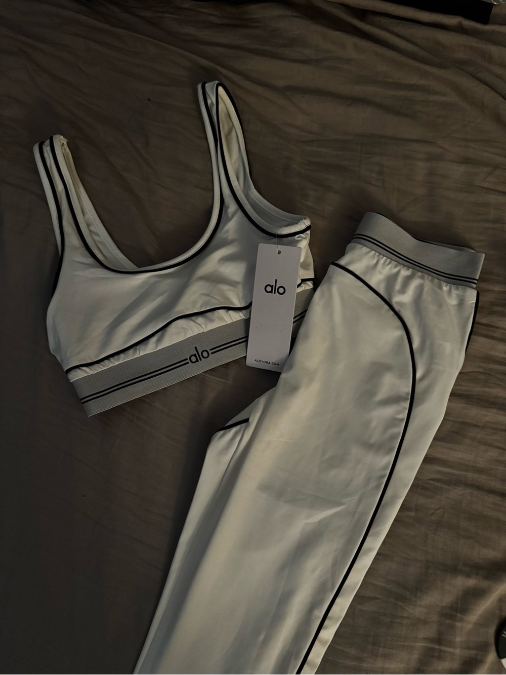 ALO Yoga White Sports Bra and Legging Set with Black Trim